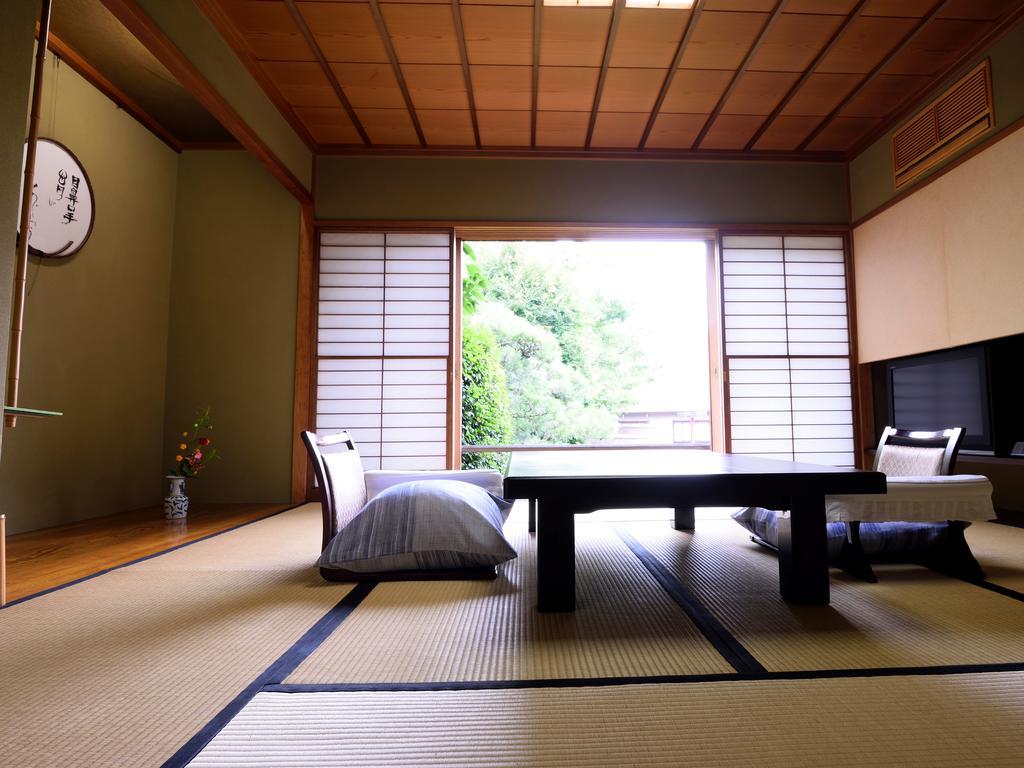 Отель Atamisekitei Annex Sakuragaokasaryo Атами Номер фото